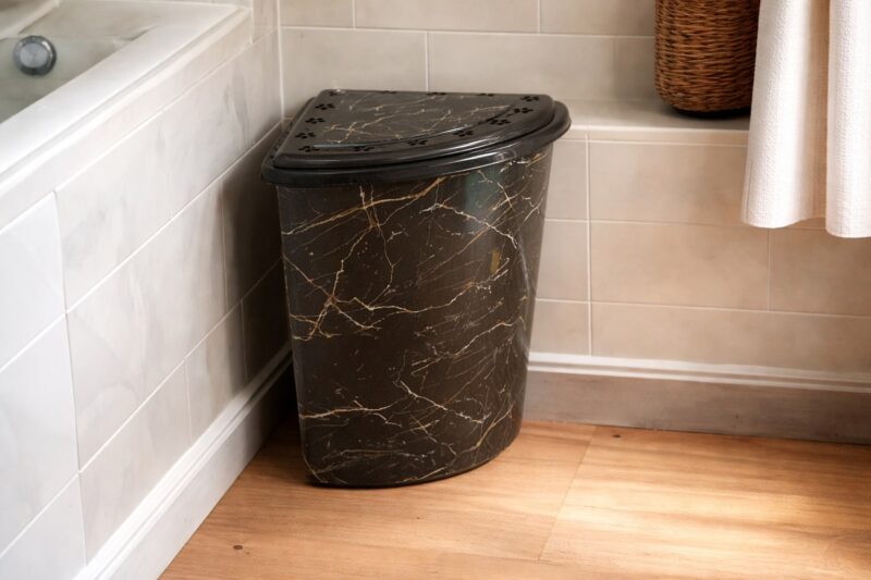 Praktična ugaona korpa za veš u kupatilu